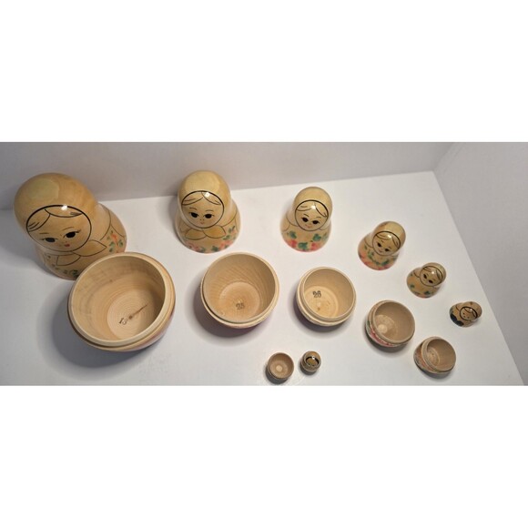 VTG Russian Nesting Dolls,  Set of 7 Dolls Hand Painted Wooden  Delicate - Picture 4 of 6